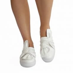 LORETA 24HR OVERNIGHT COLLECTION Women's White Sneakers